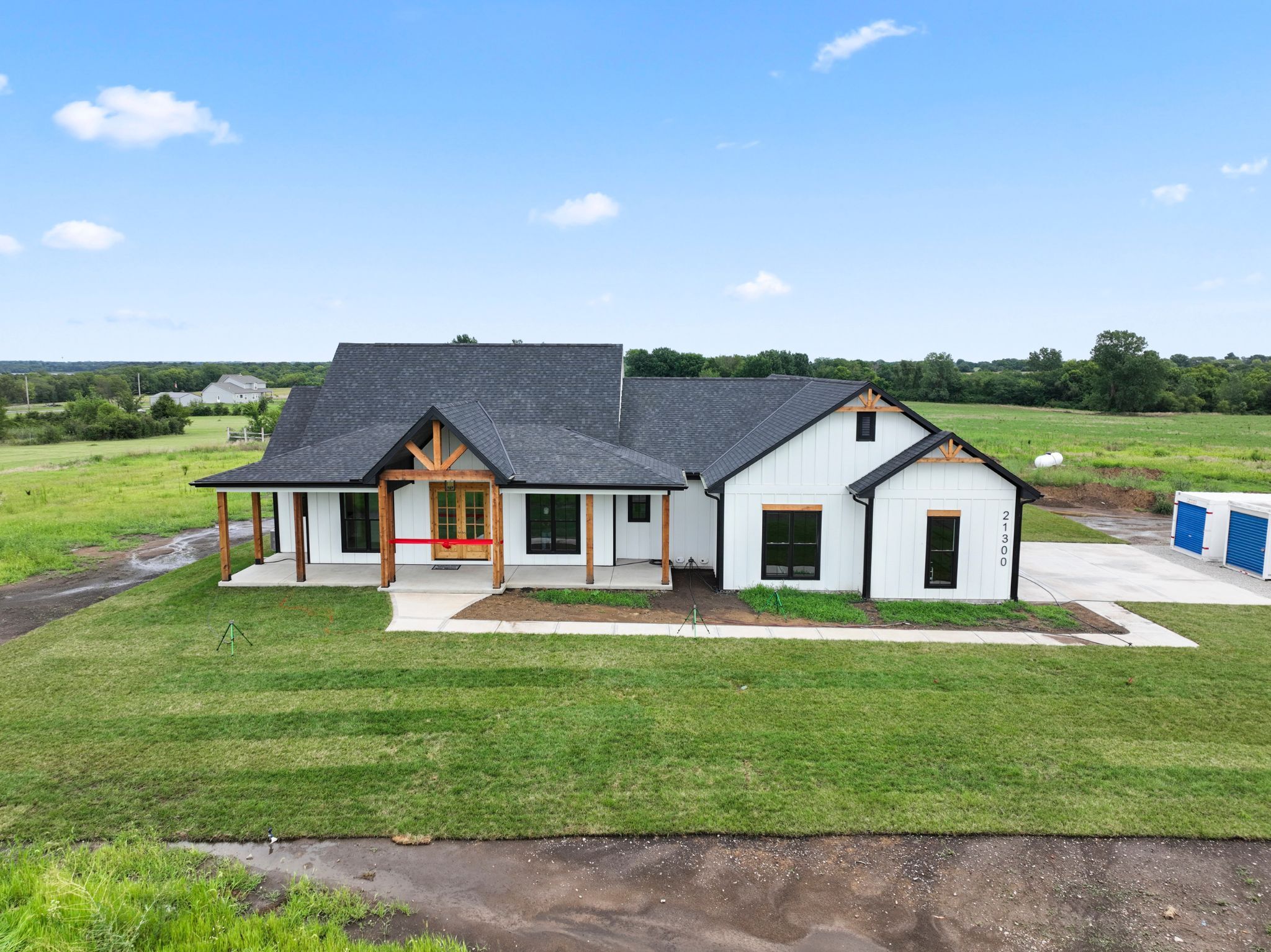 modern farmhouse custom home in pleasant hill, mo